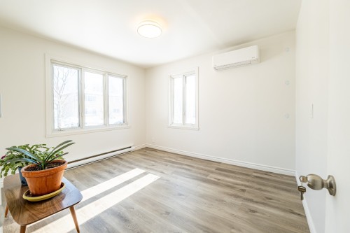 Chambre à coucher - 361 Rue Brodeur, Longueuil (Le Vieux-Longueuil), QC - Indoor Photo Showing Other Room