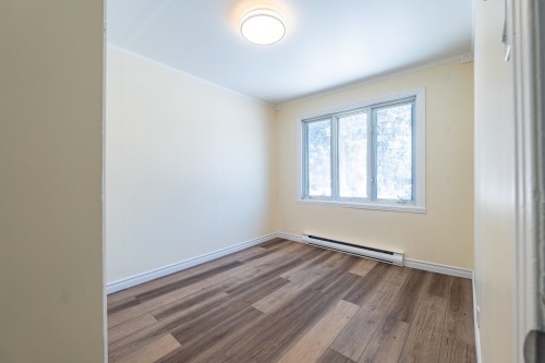 Chambre à coucher - 361 Rue Brodeur, Longueuil (Le Vieux-Longueuil), QC - Indoor Photo Showing Other Room