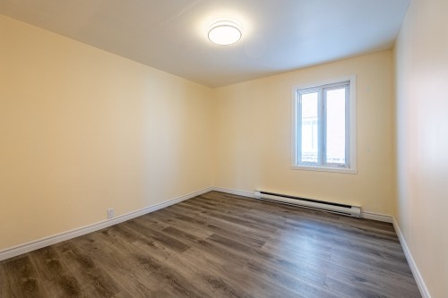 Chambre à coucher - 361 Rue Brodeur, Longueuil (Le Vieux-Longueuil), QC - Indoor Photo Showing Other Room