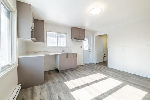 Cuisine - 361 Rue Brodeur, Longueuil (Le Vieux-Longueuil), QC - Indoor Photo Showing Kitchen