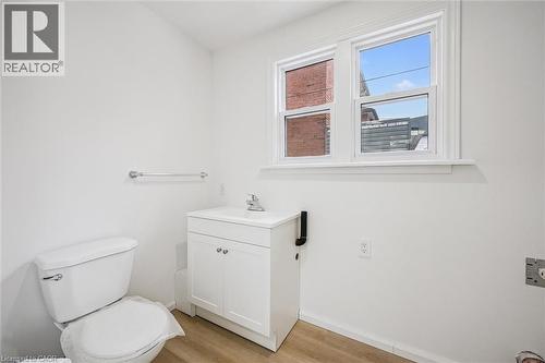 48 Rich Avenue, Cambridge, ON - Indoor Photo Showing Bathroom