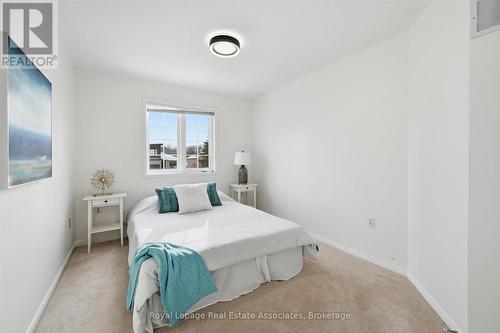 35 - 346 Highland Road W, Hamilton, ON - Indoor Photo Showing Bedroom
