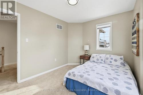 35 - 346 Highland Road W, Hamilton, ON - Indoor Photo Showing Bedroom