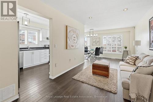 35 - 346 Highland Road W, Hamilton, ON - Indoor Photo Showing Living Room