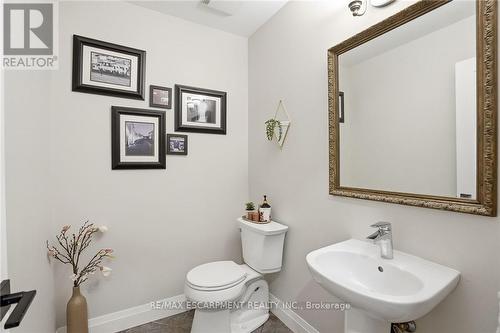 17 Krieghoff Drive, Hamilton, ON - Indoor Photo Showing Bathroom