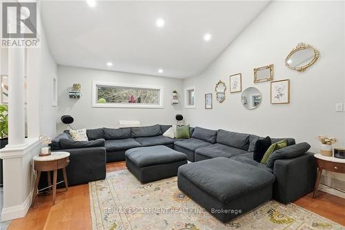 17 Krieghoff Drive, Hamilton, ON - Indoor Photo Showing Living Room