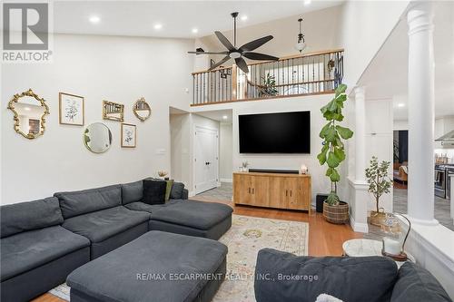 17 Krieghoff Drive, Hamilton, ON - Indoor Photo Showing Living Room