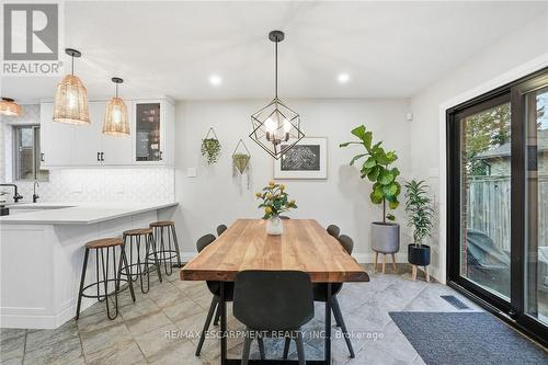 17 Krieghoff Drive, Hamilton, ON - Indoor Photo Showing Dining Room