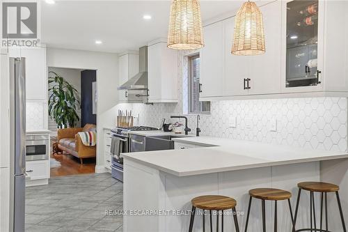 17 Krieghoff Drive, Hamilton, ON - Indoor Photo Showing Kitchen With Upgraded Kitchen