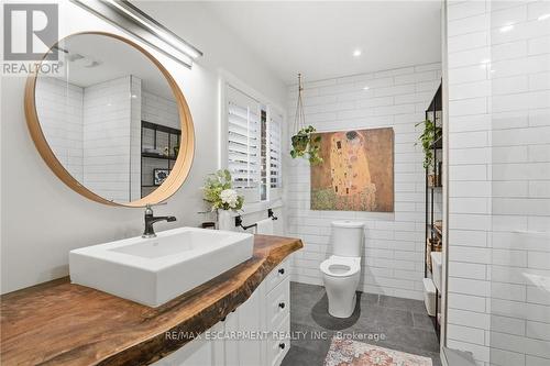 17 Krieghoff Drive, Hamilton, ON - Indoor Photo Showing Bathroom