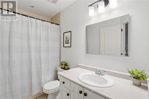 17 Krieghoff Drive, Hamilton, ON - Indoor Photo Showing Bathroom