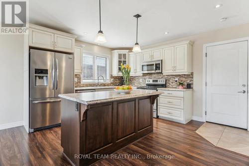 2 Lafayette Street E, Haldimand, ON - Indoor Photo Showing Kitchen With Stainless Steel Kitchen With Upgraded Kitchen