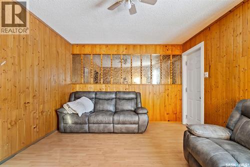 806 12Th Street W, Prince Albert, SK - Indoor Photo Showing Living Room