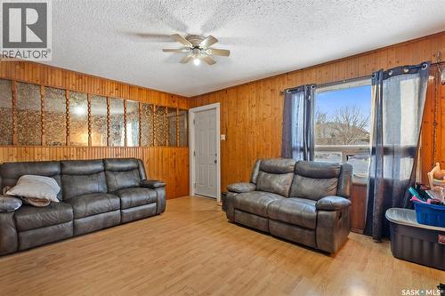 806 12Th Street W, Prince Albert, SK - Indoor Photo Showing Living Room