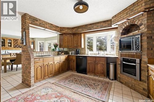 2402 Truesdale Drive, Regina, SK - Indoor Photo Showing Kitchen