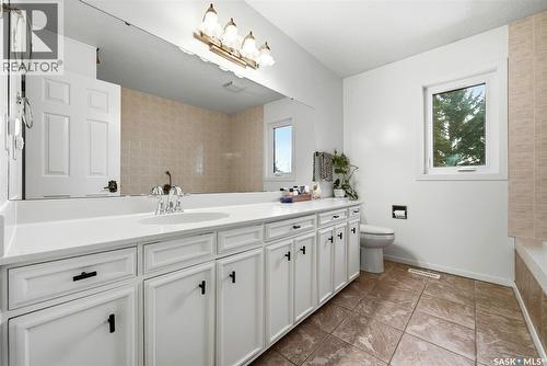 2402 Truesdale Drive, Regina, SK - Indoor Photo Showing Bathroom
