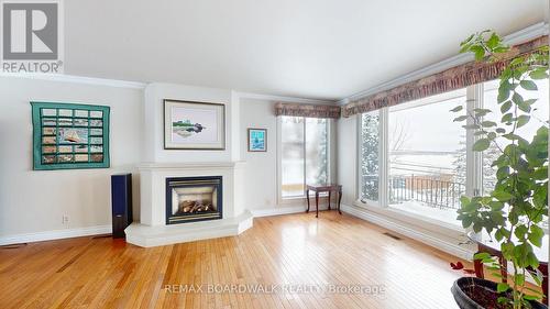 40 Jessie Street, Brockville, ON - Indoor Photo Showing Living Room With Fireplace
