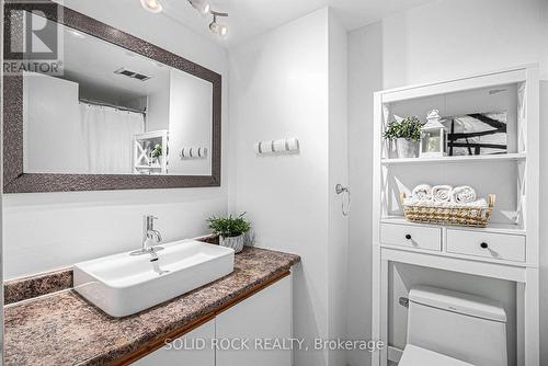1204 - 475 Laurier Avenue W, Ottawa, ON - Indoor Photo Showing Bathroom