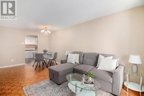 1204 - 475 Laurier Avenue W, Ottawa, ON - Indoor Photo Showing Living Room