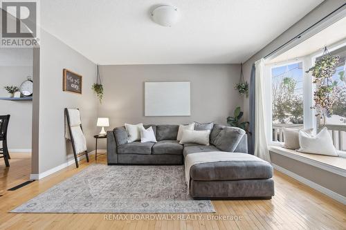 32 Provost Street, Perth, ON - Indoor Photo Showing Living Room