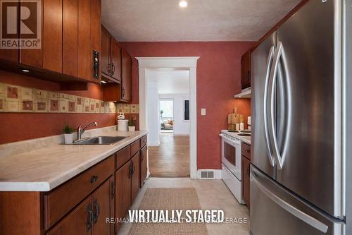 6437 Culp Street, Niagara Falls (Dorchester), ON - Indoor Photo Showing Kitchen