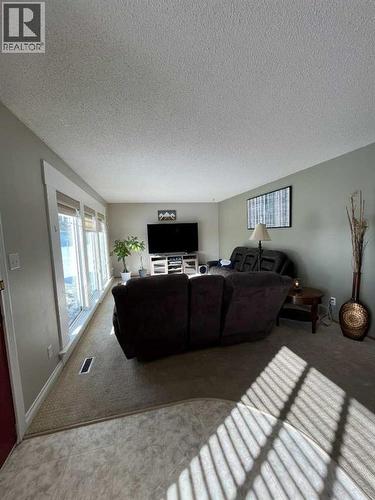 4617 51 Avenue, Taber, AB - Indoor