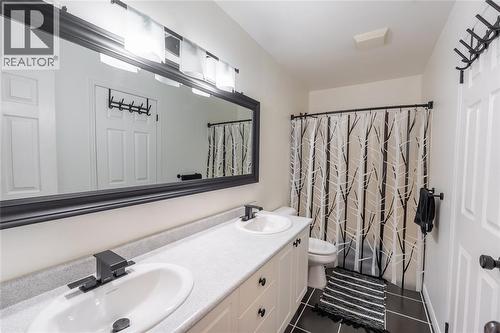 1156 Murphy Road, Sarnia, ON - Indoor Photo Showing Bathroom