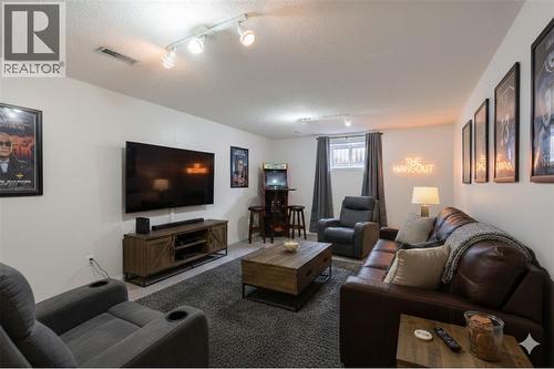 1156 Murphy Road, Sarnia, ON - Indoor Photo Showing Living Room