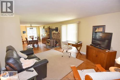 474 County Rd 50 East, Harrow, ON - Indoor Photo Showing Living Room