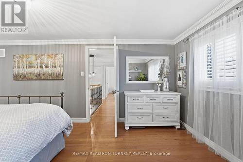 Custom walk-in with built-ins - 196 Orchard Heights Boulevard, Aurora, ON - Indoor Photo Showing Bedroom