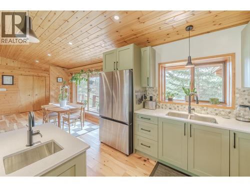5172 Kallum Drive, 108 Mile Ranch, BC - Indoor Photo Showing Kitchen With Double Sink