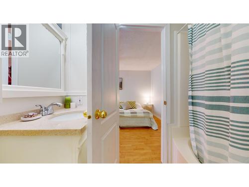 4 3642 Hilborn Road, Quesnel, BC - Indoor Photo Showing Bathroom