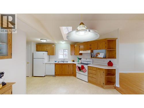 4 3642 Hilborn Road, Quesnel, BC - Indoor Photo Showing Kitchen With Double Sink