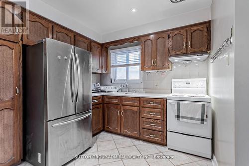 Upper - 102 Cornwall Road, Brampton, ON - Indoor Photo Showing Kitchen