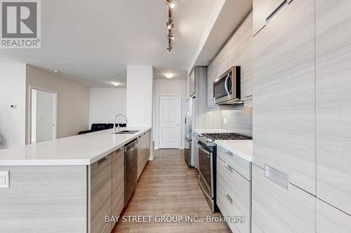 2801 - 75 Eglinton Avenue W, Mississauga, ON - Indoor Photo Showing Kitchen With Upgraded Kitchen