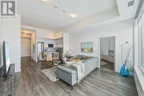 320 - 297 Oak Walk Drive, Oakville (Ro River Oaks), ON - Indoor Photo Showing Living Room