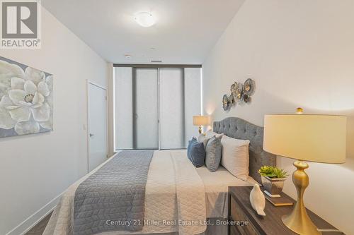 320 - 297 Oak Walk Drive, Oakville (Ro River Oaks), ON - Indoor Photo Showing Bedroom