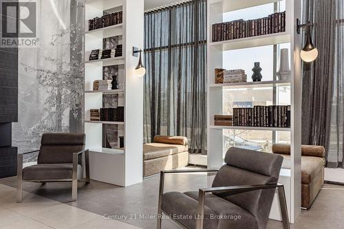 320 - 297 Oak Walk Drive, Oakville (Ro River Oaks), ON - Indoor