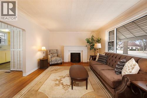 121 Victoria Avenue, Essex, ON - Indoor Photo Showing Living Room With Fireplace