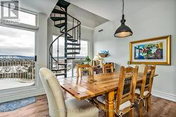 Spacious dining area with views - 