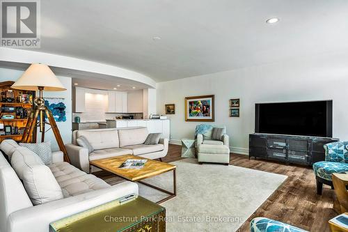 Living room for entertaining friends & family - 1001 - 24 Ramblings Way, Collingwood, ON - Indoor Photo Showing Living Room
