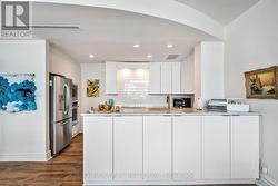 Gourmet kitchen with plenty of cupboard space - 