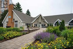 Rec Centre right next door with full amenities - 