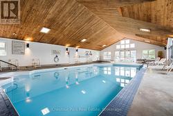 Indoor pool and hot tub in rec centre - 