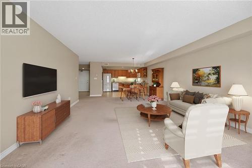 908 Mohawk Road E Unit# 308, Hamilton, ON - Indoor Photo Showing Living Room