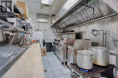 #4C - 611 Wonderland Road N, London North (North N), ON 