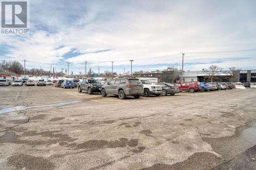 #4C - 611 Wonderland Road N, London North (North N), ON 