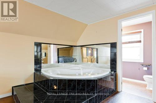 40 St George Street, St. Thomas, ON - Indoor Photo Showing Bathroom