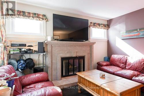 40 St George Street, St. Thomas, ON - Indoor Photo Showing Living Room With Fireplace