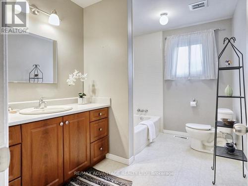 17248 Wyton Drive, Thames Centre, ON - Indoor Photo Showing Bathroom